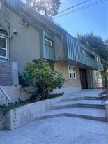 3865 Bayridge Av in West Vancouver, BC - Building Photo