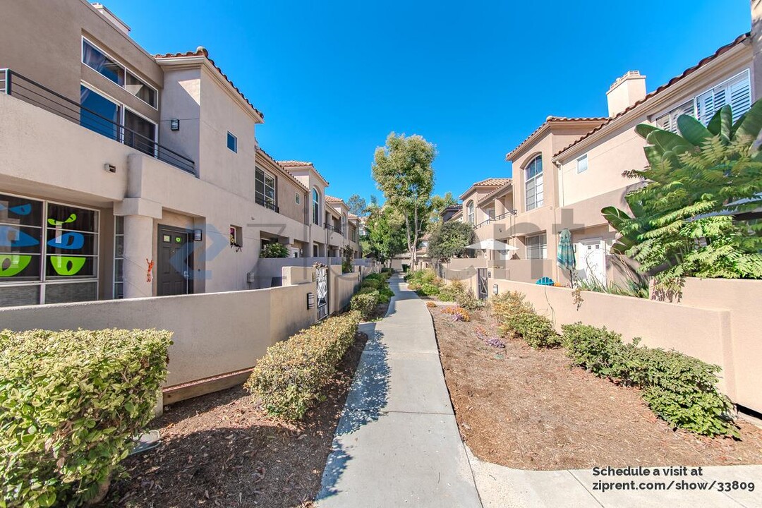 3 Windrose in Aliso Viejo, CA - Foto de edificio