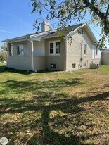 9239 N River Rd in Clay Township, MI - Building Photo