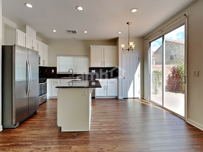 6333 W Silver Ribbon Ct in Las Vegas, NV - Building Photo - Building Photo