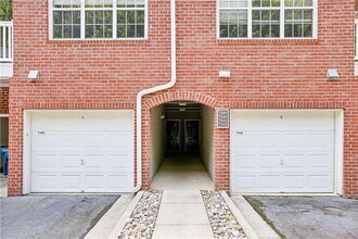 7110 Woodland Ln in Alpharetta, GA - Building Photo - Building Photo