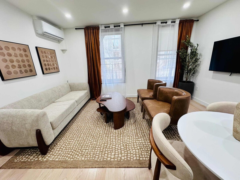 335 E 22nd St in New York, NY - Building Photo