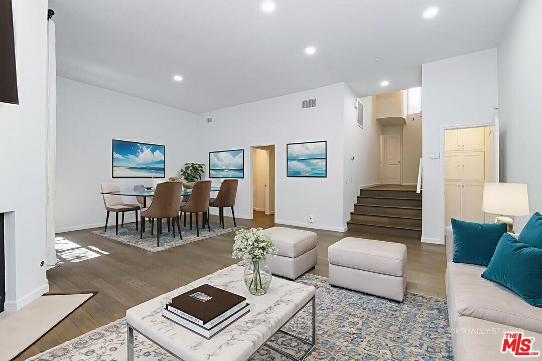 11636 Montana Ave in Los Angeles, CA - Building Photo