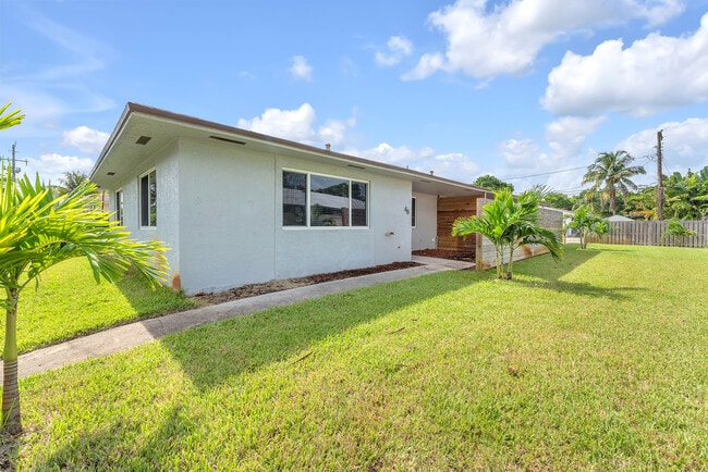 48 SW 13th St, Unit 48 in Dania Beach, FL - Building Photo - Building Photo