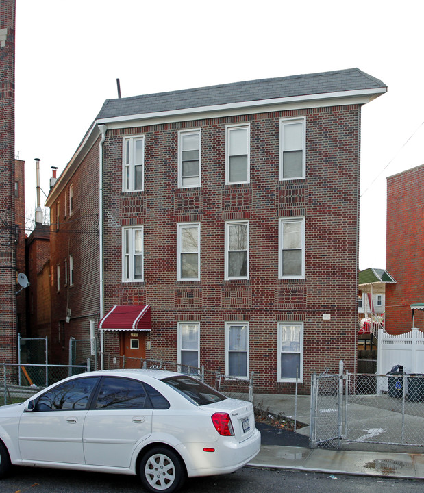 4522 Barnes Ave in Bronx, NY - Building Photo