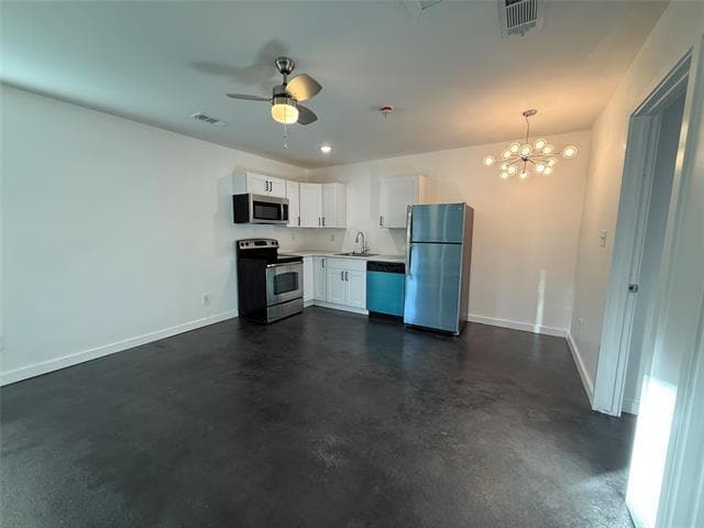 1135 Holly Glen Cir in Dallas, TX - Building Photo - Building Photo