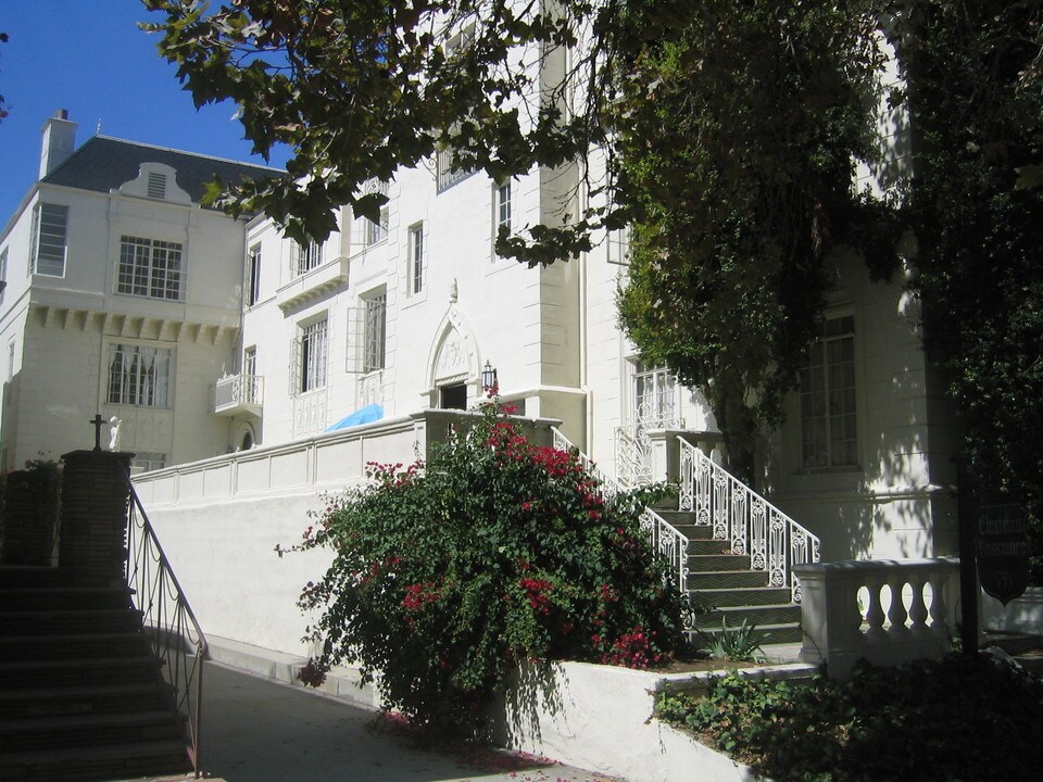 Chateau Rossmore in Los Angeles, CA - Building Photo