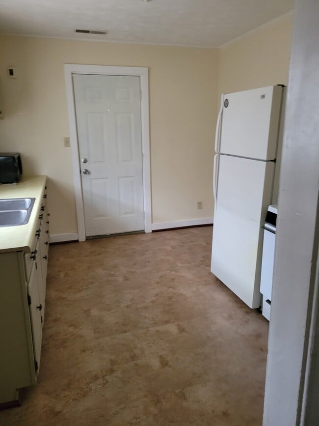 410 Maple St, Unit 410 up in Marietta, OH - Building Photo - Building Photo