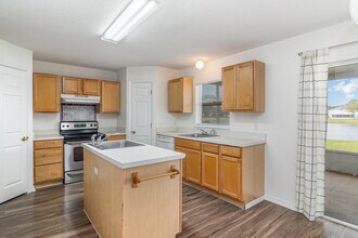 1611 Sawgrass Dr SW in Palm Bay, FL - Building Photo - Building Photo