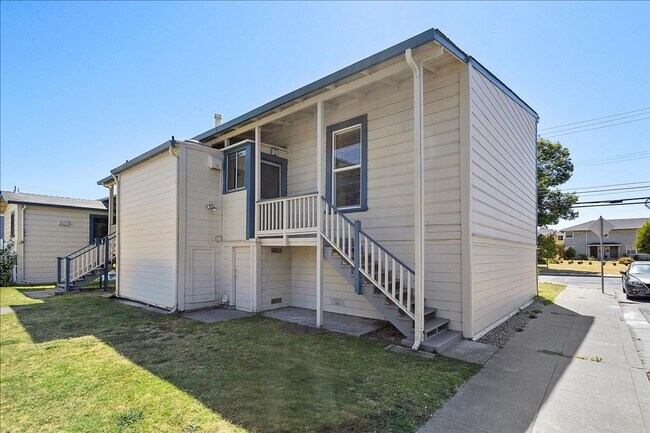 308-1820 Spruce St in Alameda, CA - Foto de edificio - Building Photo