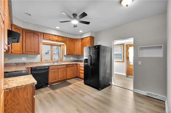 321 W Babbitt Ave in Pen Argyl, PA - Building Photo - Building Photo