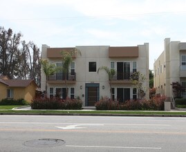 14206 Riverside Dr in Sherman Oaks, CA - Building Photo - Building Photo