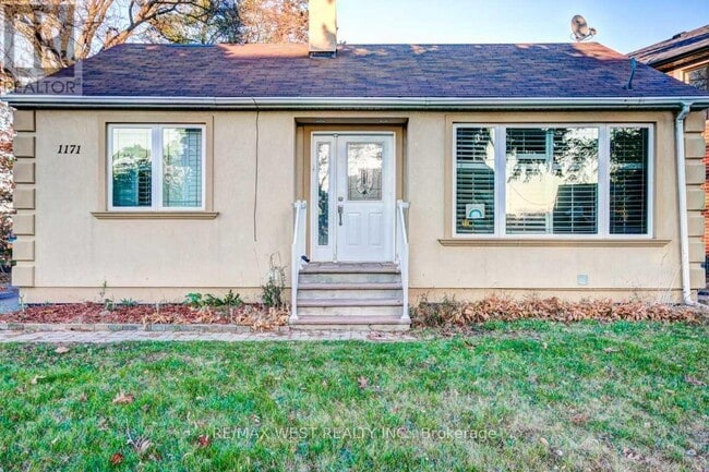 property at 1171 Mineola Gardens