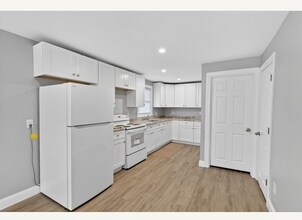 122 Brookside Ave in West Warwick, RI - Building Photo - Building Photo