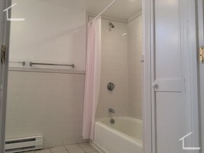 111 Queensberry St, Unit D in Boston, MA - Building Photo - Building Photo