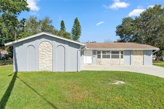 9318 1st St N in St. Petersburg, FL - Foto de edificio - Building Photo