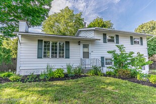 297 W Circular St in Saratoga Springs, NY - Building Photo