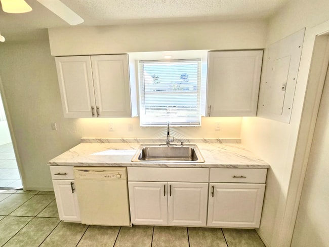 192 Ponce De Leon Dr in Ormond Beach, FL - Foto de edificio - Building Photo