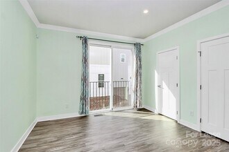 228 Parkwood Ave in Charlotte, NC - Building Photo - Building Photo
