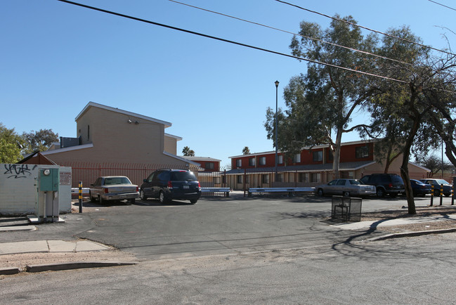 Fenster Edith in Tucson, AZ - Building Photo - Building Photo