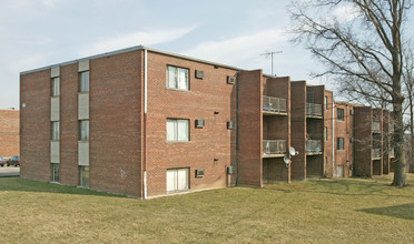 3751-3753 Westmont Dr in Cincinnati, OH - Building Photo - Building Photo