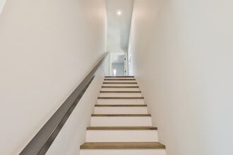 7702 Mason Ave in Winnetka, CA - Building Photo - Building Photo