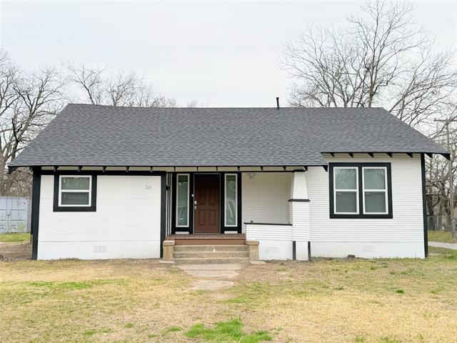 326 W Rainey St in Sherman, TX - Building Photo