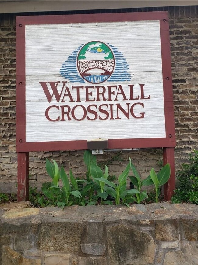 883 Waterfall Way