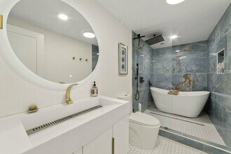 260 E Driftwood Shores Rd in Camano, WA - Building Photo - Building Photo