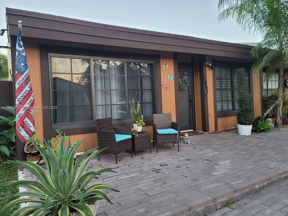 1881 Phoenix Ave in Pembroke Pines, FL - Building Photo