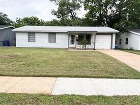 413 Freestone Dr in Euless, TX - Building Photo