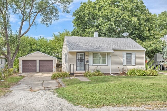 property at 1714 W Clark St
