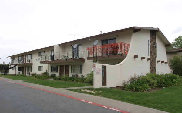 1975 Grande Cir in Fairfield, CA - Building Photo - Building Photo