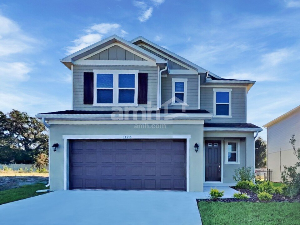 37915 Dusty Saddle Ln in Zephyrhills, FL - Foto de edificio