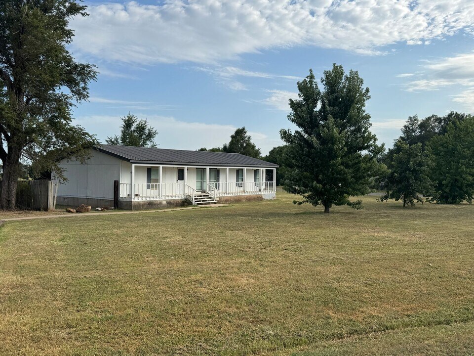 202 Oliver in Sterling, OK - Building Photo