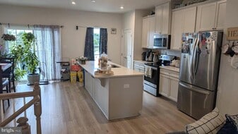 6 Union Way in Gloucester Township, NJ - Building Photo