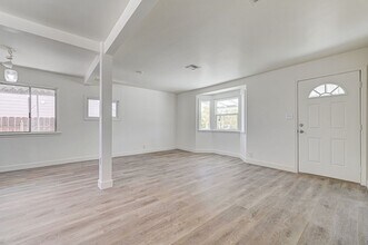 1405 E Bridger Ave in Las Vegas, NV - Building Photo - Building Photo