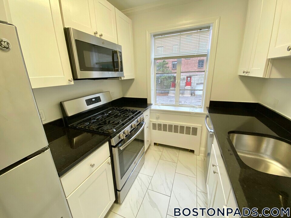 76 St Paul St in Brookline, MA - Building Photo