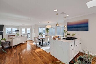 333 21st Pl in Manhattan Beach, CA - Building Photo - Building Photo