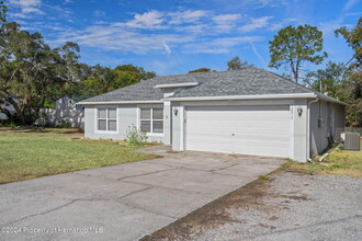 12815 Linden Dr in Spring Hill, FL - Building Photo - Building Photo