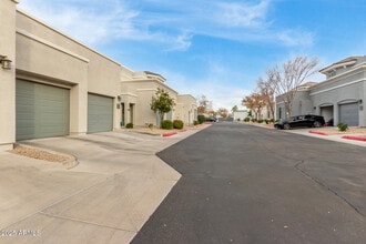 295 N Rural Rd in Chandler, AZ - Foto de edificio - Building Photo
