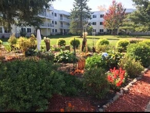 130 Demont Ave in Little Canada, MN - Building Photo - Building Photo