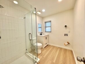 11720 Utah Ave, Unit B in South Gate, CA - Foto de edificio - Building Photo
