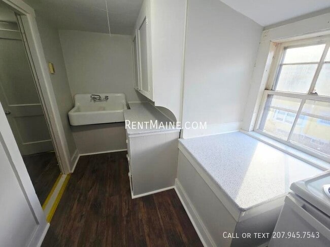 402-404 Hammond Street in Bangor, ME - Foto de edificio - Building Photo