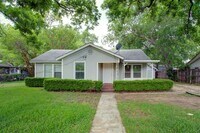 1005 N Buffalo Ave in Cleburne, TX - Foto de edificio - Building Photo