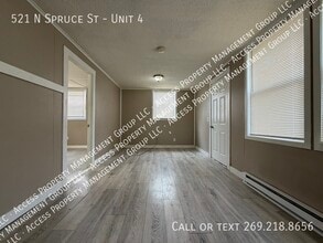 521 Spruce St in Vicksburg, MI - Building Photo - Building Photo