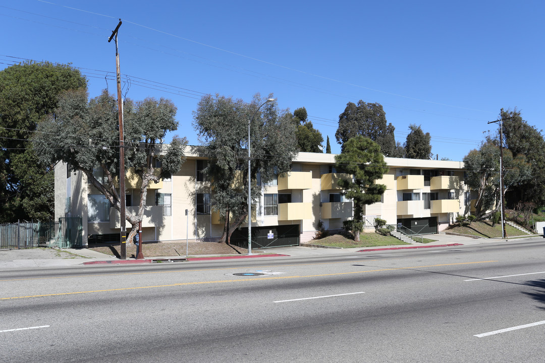 4165 W Slauson Ave in Los Angeles, CA - Building Photo