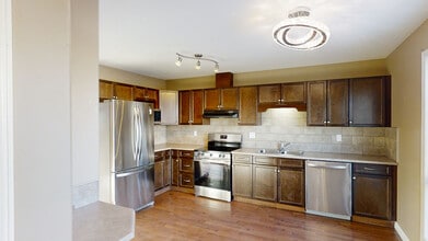 11218-11269 69 Ave in Grande Prairie, AB - Building Photo - Building Photo