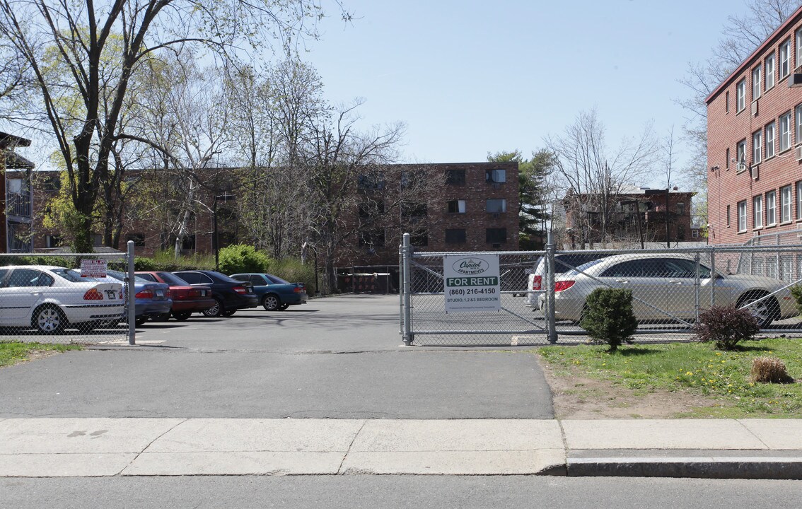 193 Sigourney St in Hartford, CT - Building Photo