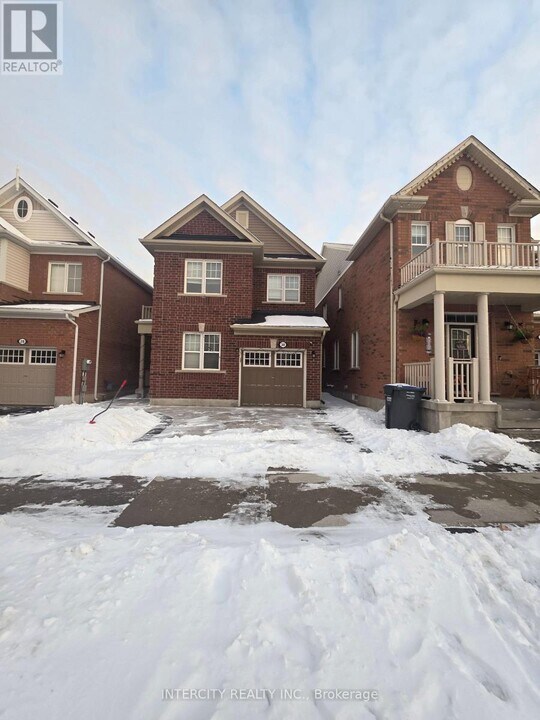 30 Stedford Cres in Brampton, ON - Building Photo